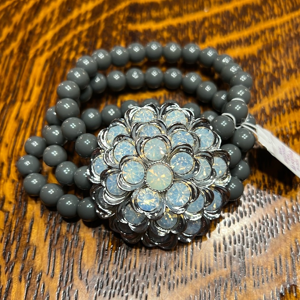 Lia Sophia Bracelet Nordica Crystal Flower Three Strand Grey Resin Bead NWT - Picture 3 of 6